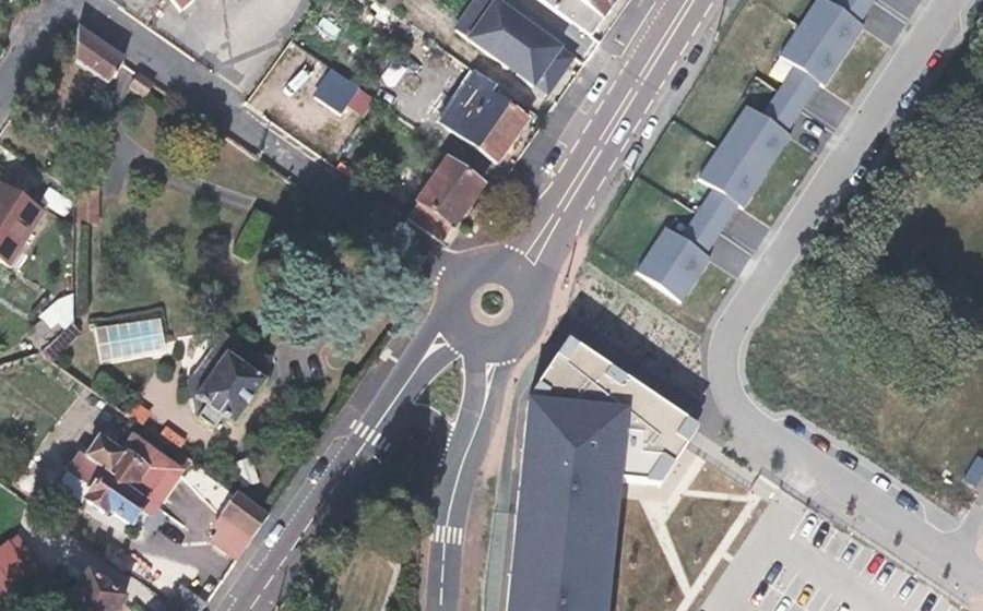 Vue aérienne du Rond-point anonyme n°118164029