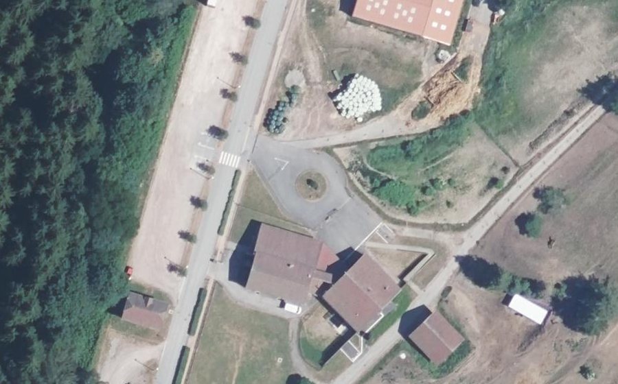 Vue aérienne du Rond-point anonyme n°118174909