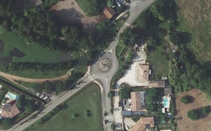 Vue aérienne du Rond-point anonyme n°118178793