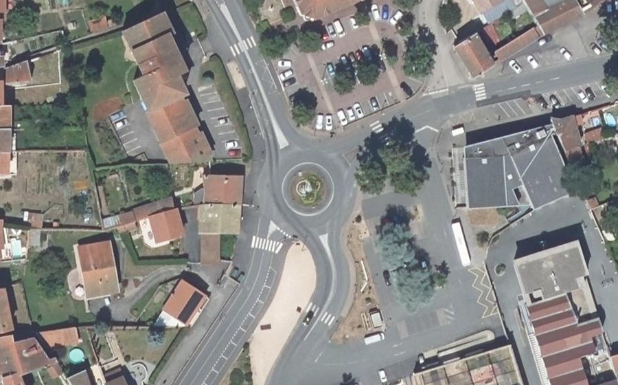 Vue aérienne du Rond-point anonyme n°118210945