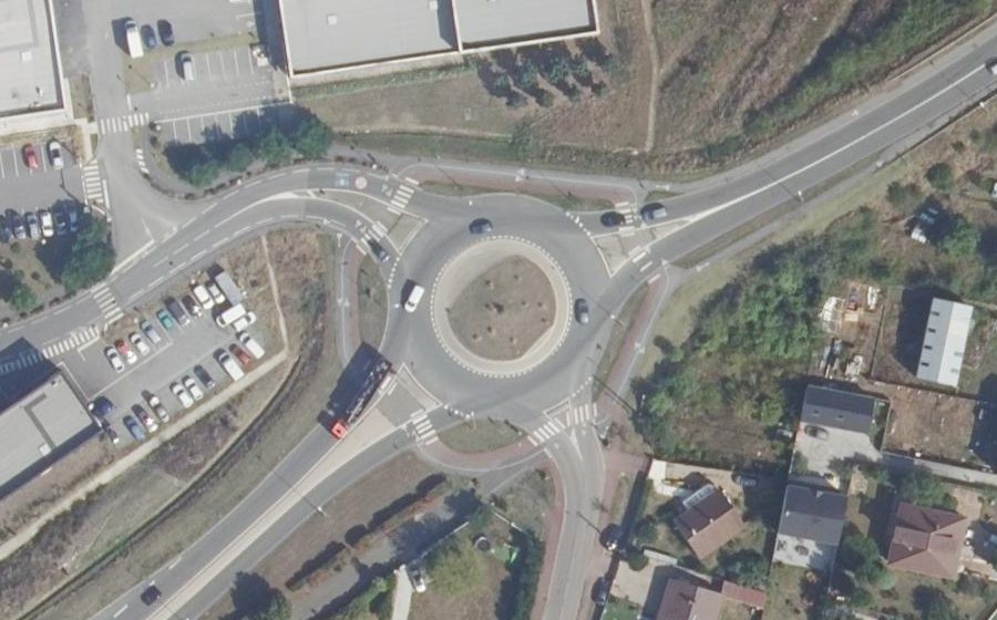 Vue aérienne du Rond-point anonyme n°118221879