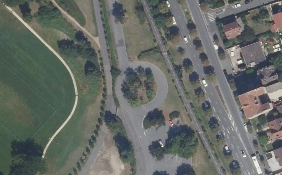 Vue aérienne du Rond-point anonyme n°118240960