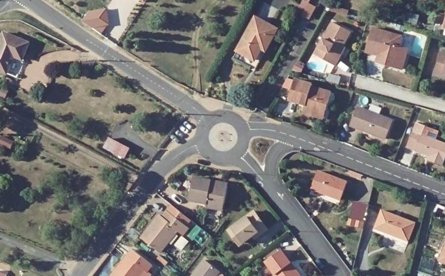 Vue aérienne du Rond-point anonyme n°118242403