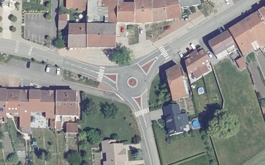 Vue aérienne du Rond-point anonyme n°1182460455