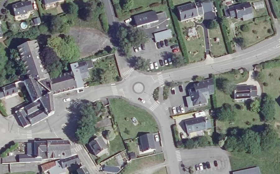 Vue aérienne du Rond-point anonyme n°118247741