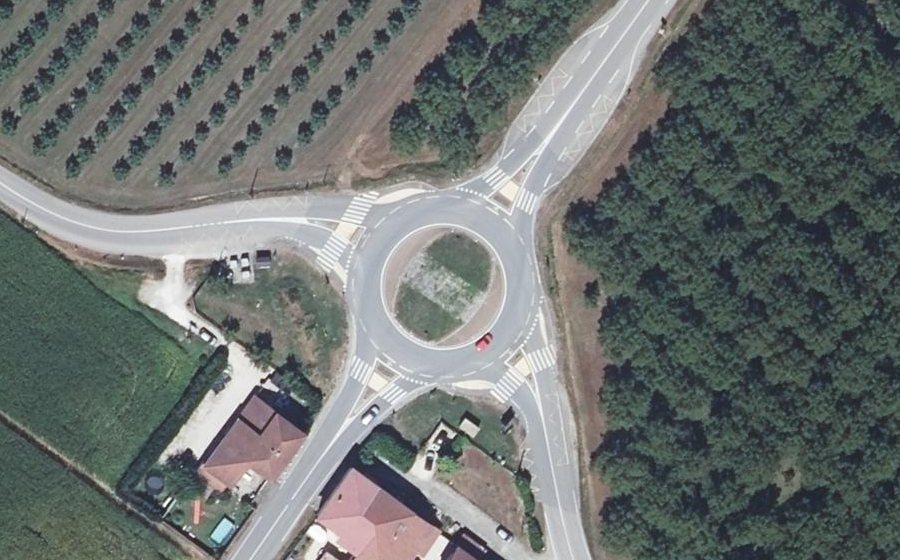 Vue aérienne du Rond-point anonyme n°1182599038