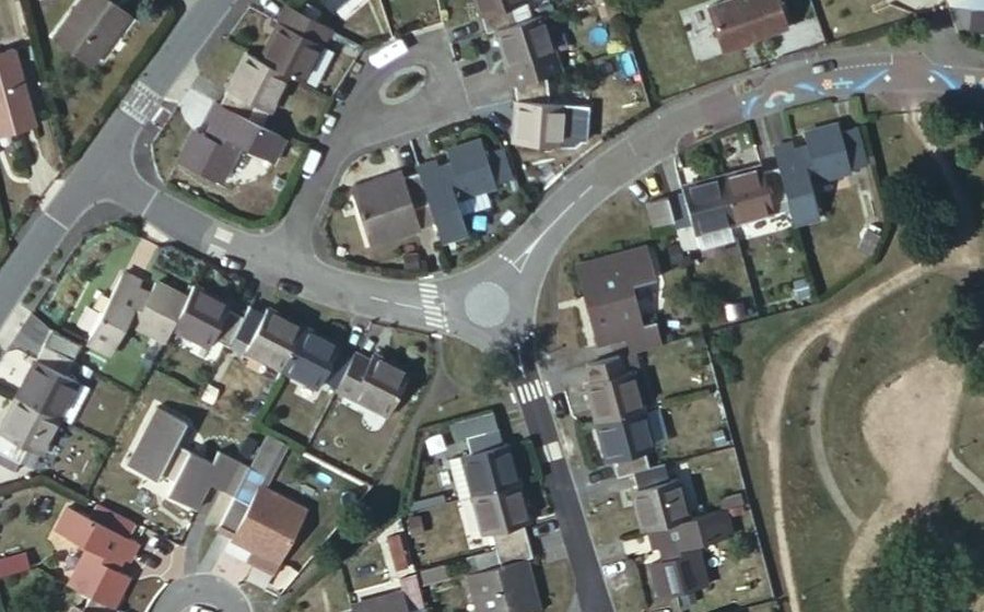 Vue aérienne du Rond-point anonyme n°1182833695