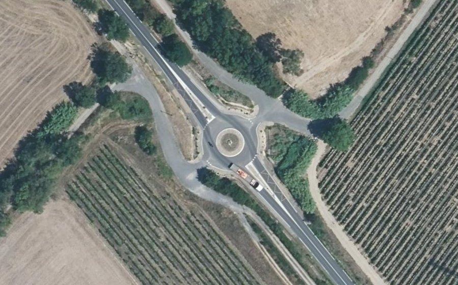 Vue aérienne du Rond-point anonyme n°1182851528