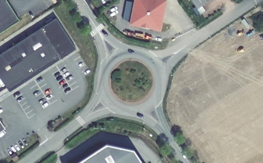 Vue aérienne du Rond-point anonyme n°1182997561