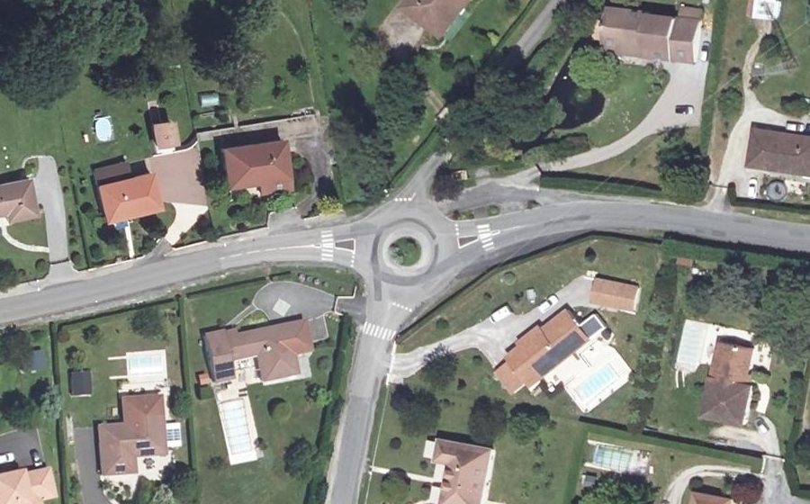 Vue aérienne du Rond-point anonyme n°118317425