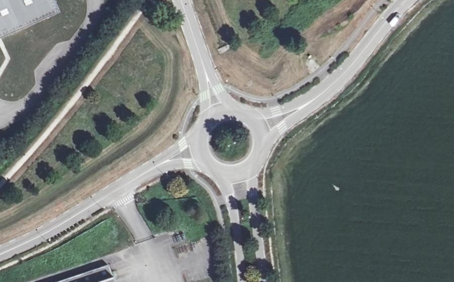 Vue aérienne du Rond-point anonyme n°118321762