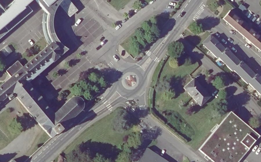 Vue aérienne du Rond-point anonyme n°118326506