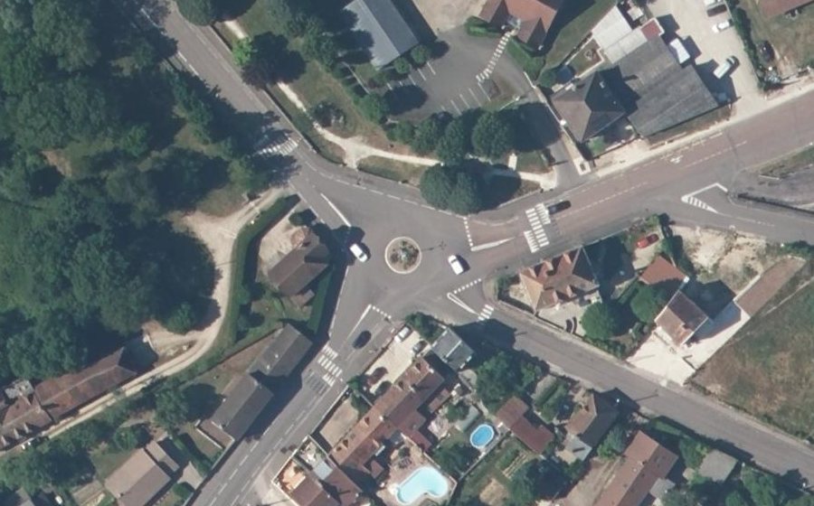 Vue aérienne du Rond-point anonyme n°118336003
