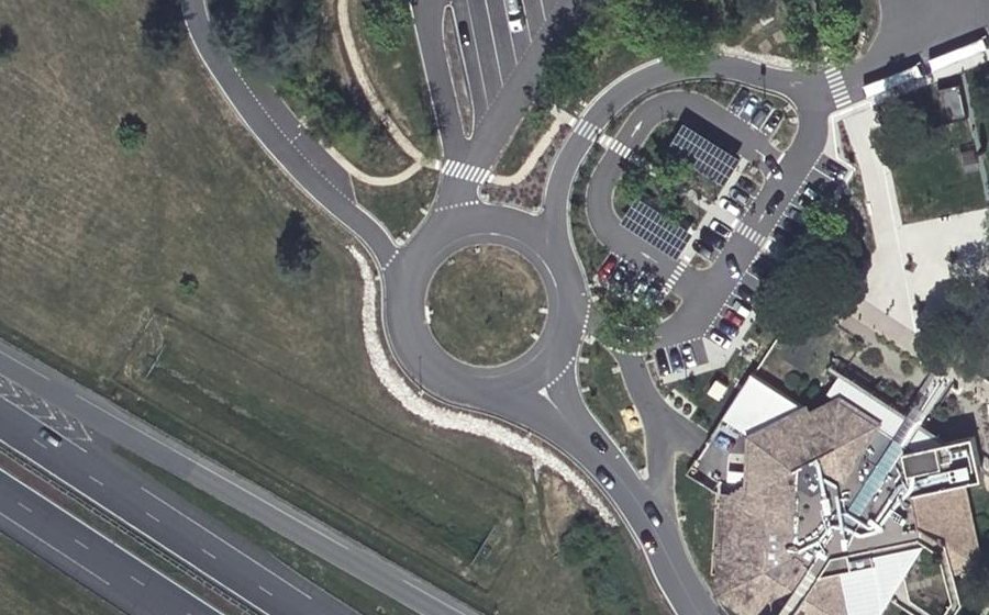 Vue aérienne du Rond-point anonyme n°1183462156