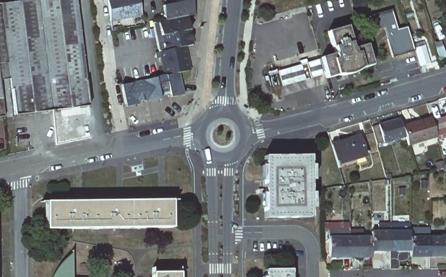 Vue aérienne du Rond-point anonyme n°118349174