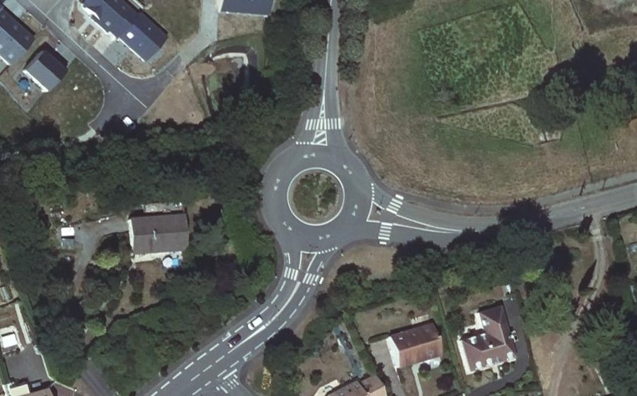 Vue aérienne du Rond-point anonyme n°118352313