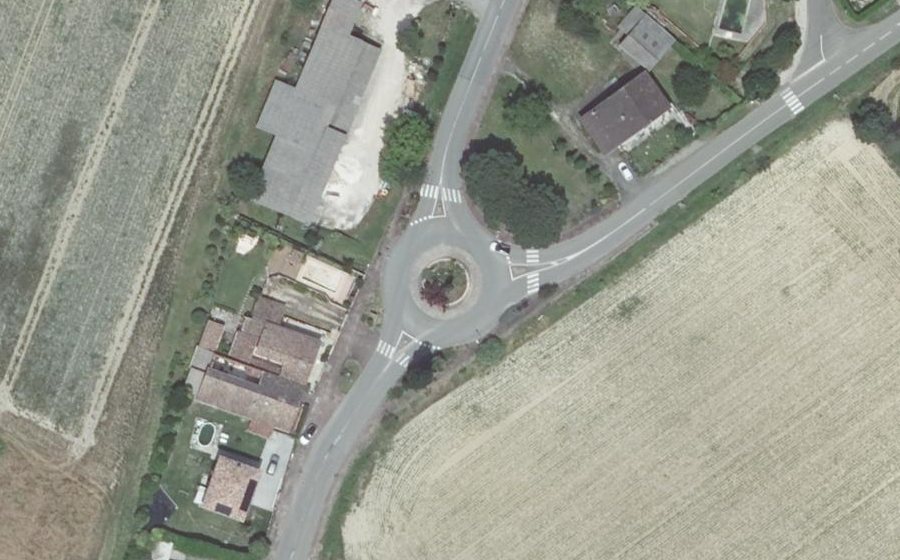 Vue aérienne du Rond-point anonyme n°118353853