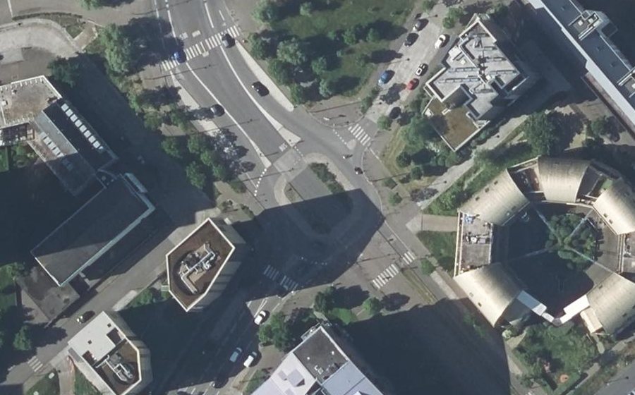 Vue aérienne du Rond-point anonyme n°118354592