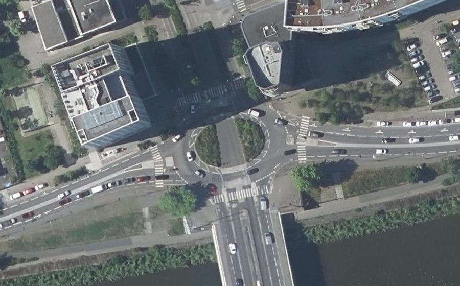 Vue aérienne du Rond-point anonyme n°118354594