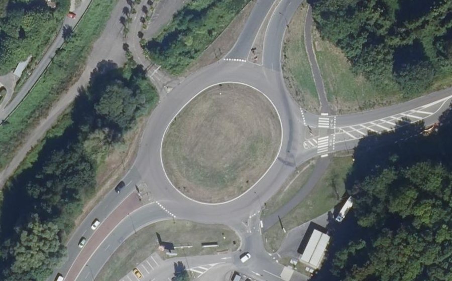 Vue aérienne du Rond-point anonyme n°1183718590
