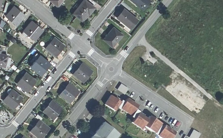 Vue aérienne du Rond-point anonyme n°1183874031