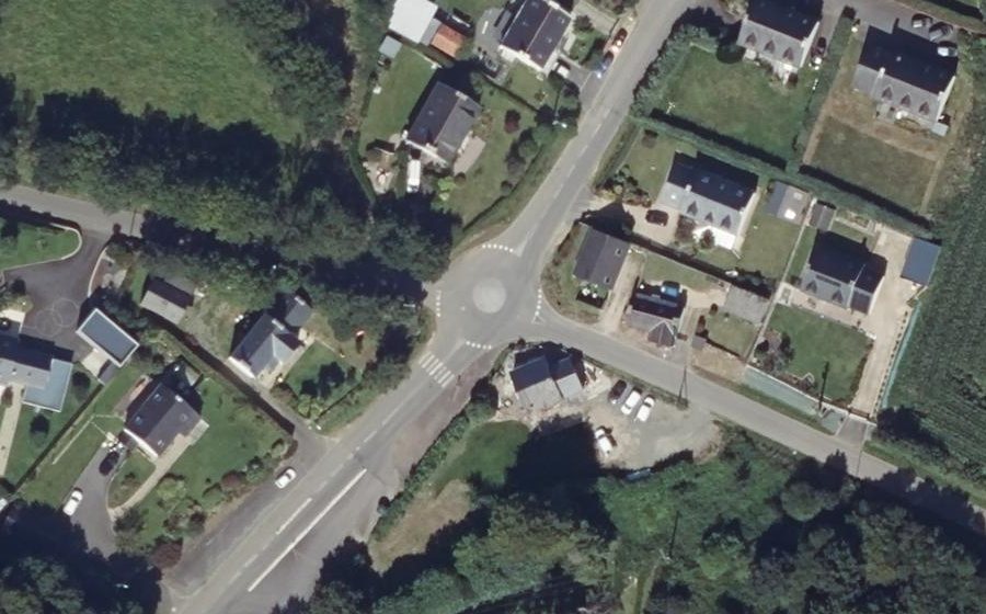 Vue aérienne du Rond-point anonyme n°118421261