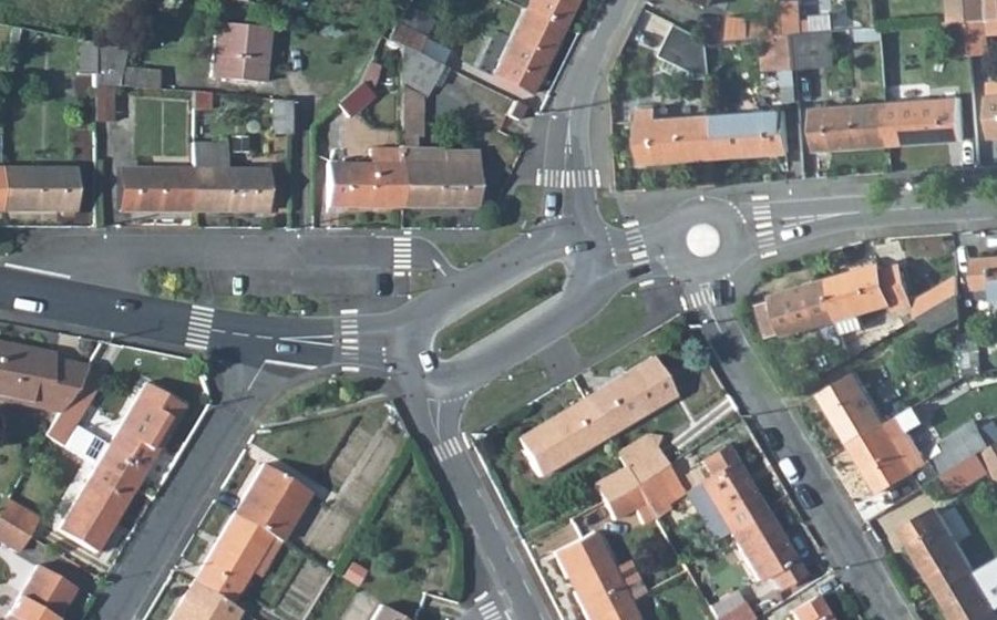 Vue aérienne du Rond-point anonyme n°1184413675
