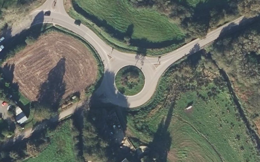 Vue aérienne du Rond-point anonyme n°118455328