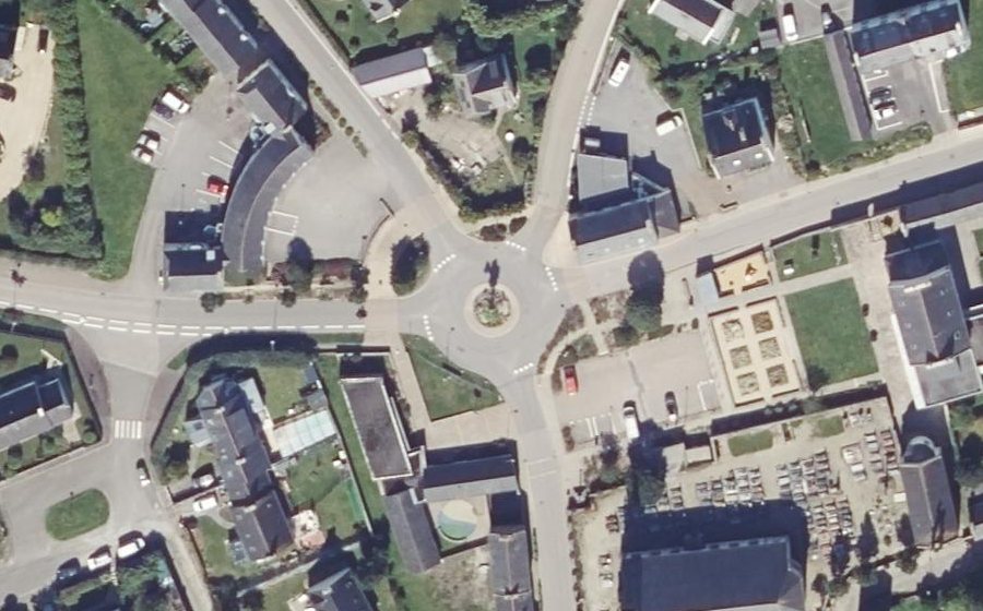 Vue aérienne du Rond-point anonyme n°118455706