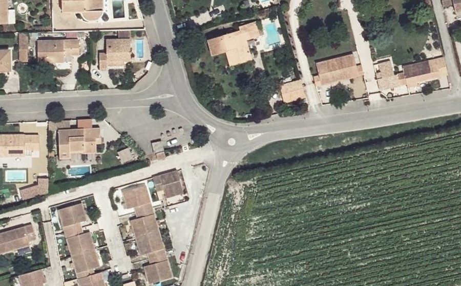 Vue aérienne du Rond-point anonyme n°1184646122