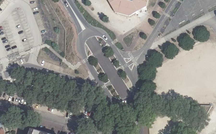 Vue aérienne du Rond-point anonyme n°1184737440