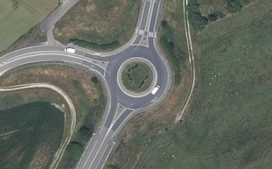 Vue aérienne du Rond-point anonyme n°118529420