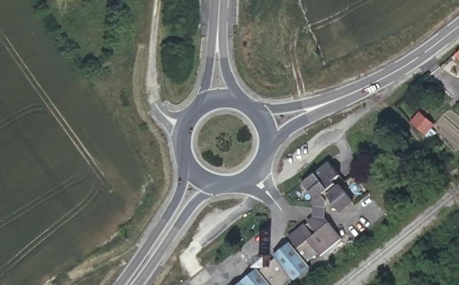 Vue aérienne du Rond-point anonyme n°118529422
