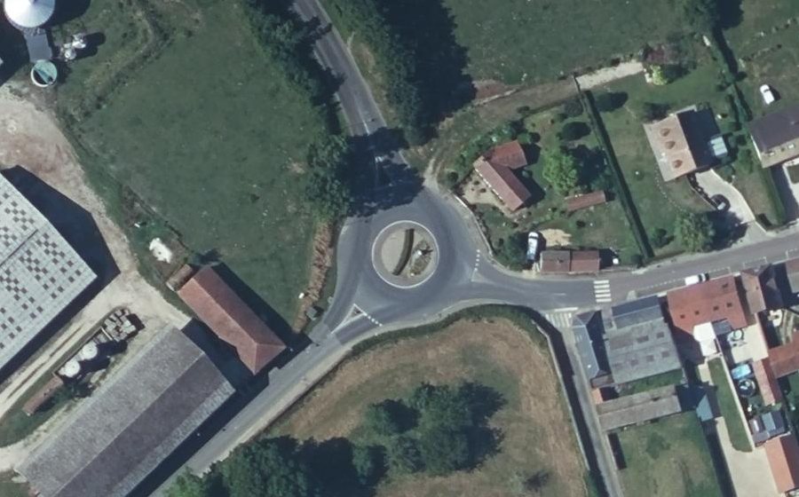 Vue aérienne du Rond-point anonyme n°118540590