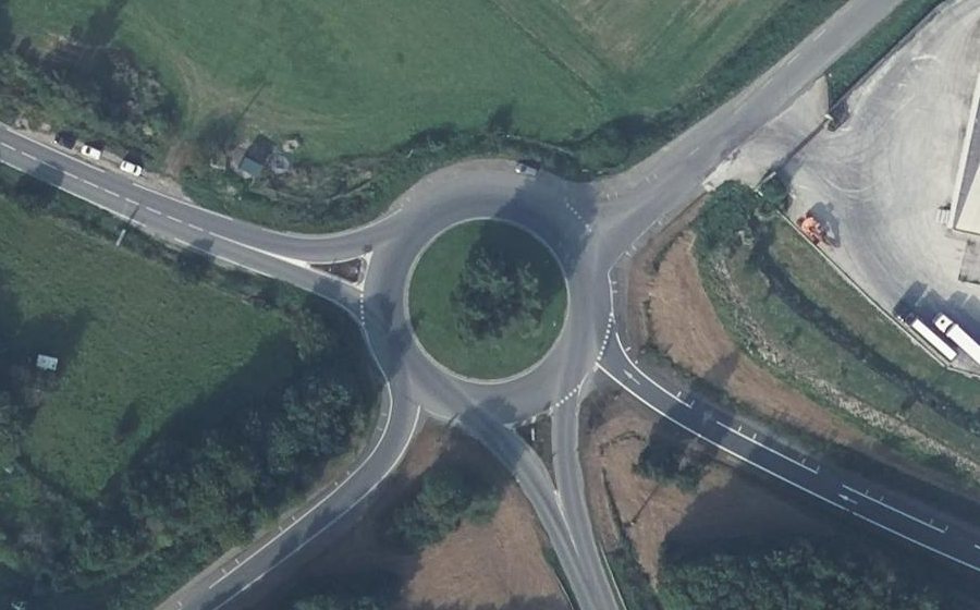Vue aérienne du Rond-point anonyme n°1185438552
