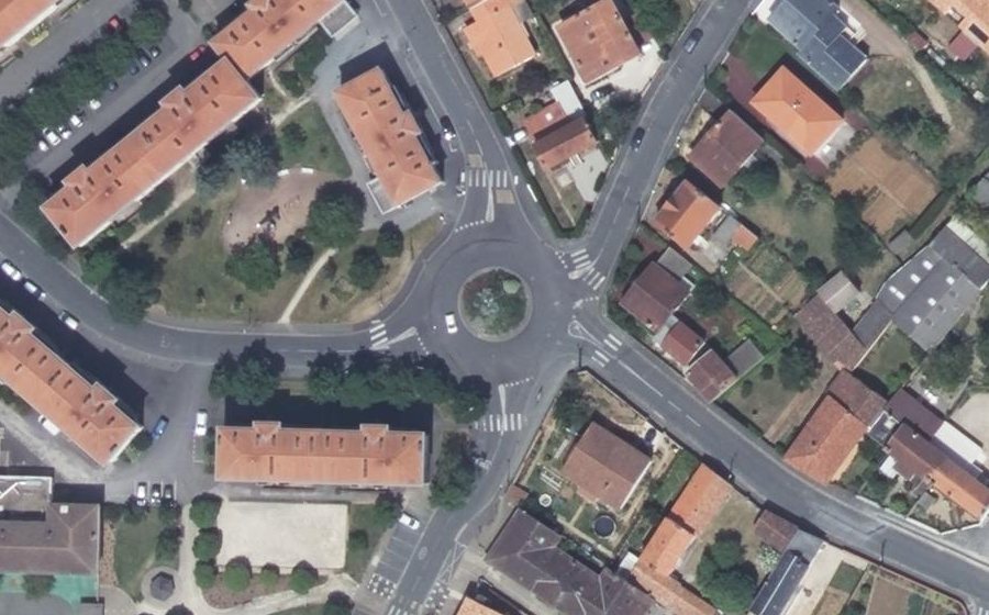 Vue aérienne du Rond-point anonyme n°118581681
