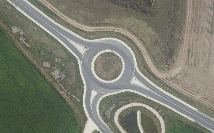 Vue aérienne du Rond-point anonyme n°1185908640