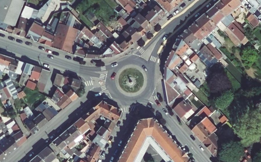 Vue aérienne du Rond-point anonyme n°1185959832