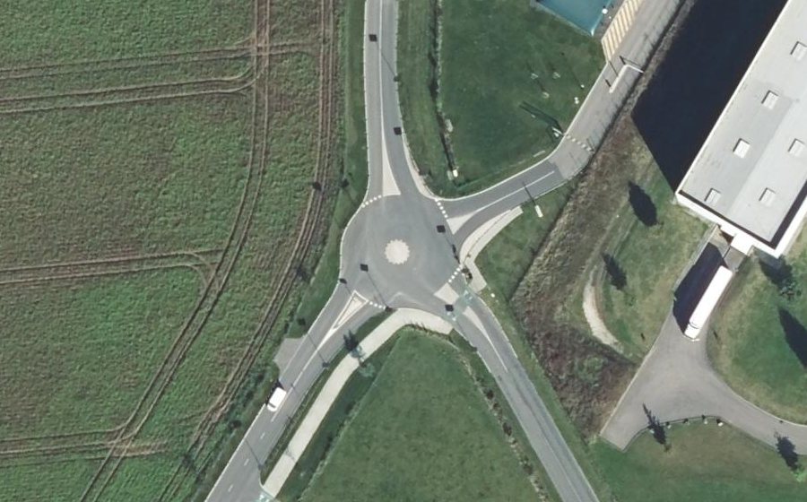 Vue aérienne du Rond-point anonyme n°1186046336