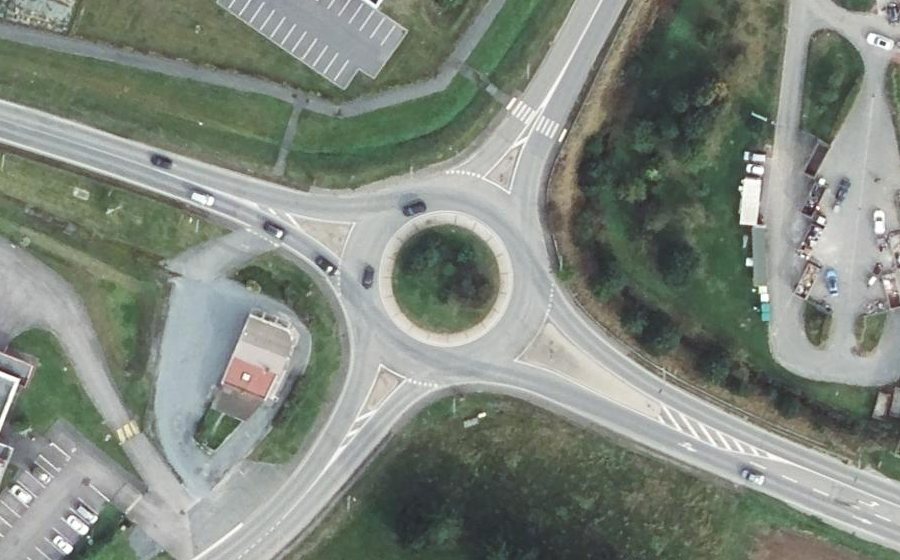 Vue aérienne du Rond-point anonyme n°118606859