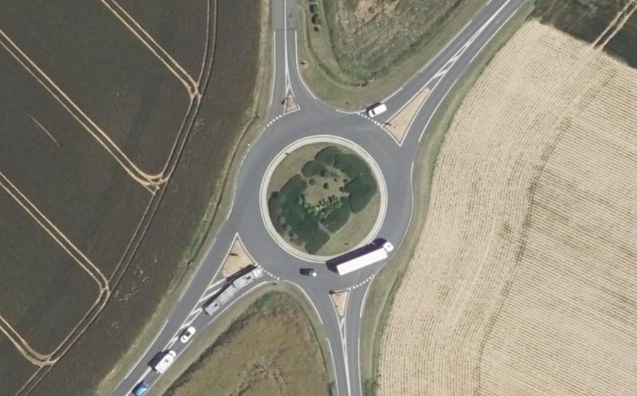 Vue aérienne du Rond-point anonyme n°118648335