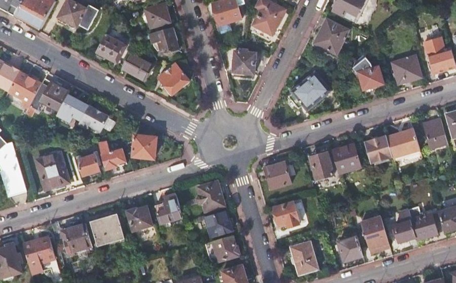 Vue aérienne du Rond-point anonyme n°1186589241