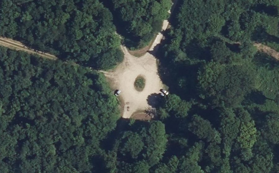 Vue aérienne du Rond-point anonyme n°118663501