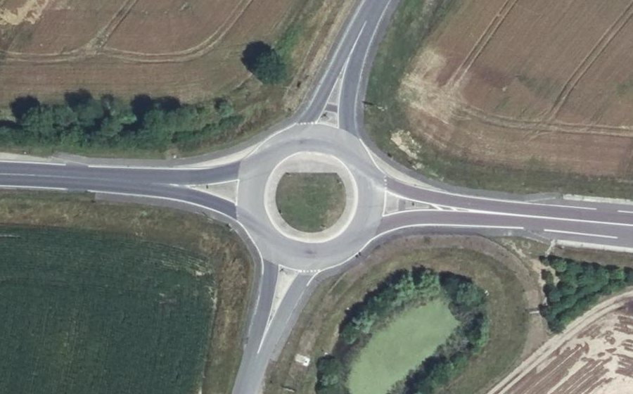 Vue aérienne du Rond-point anonyme n°118667131