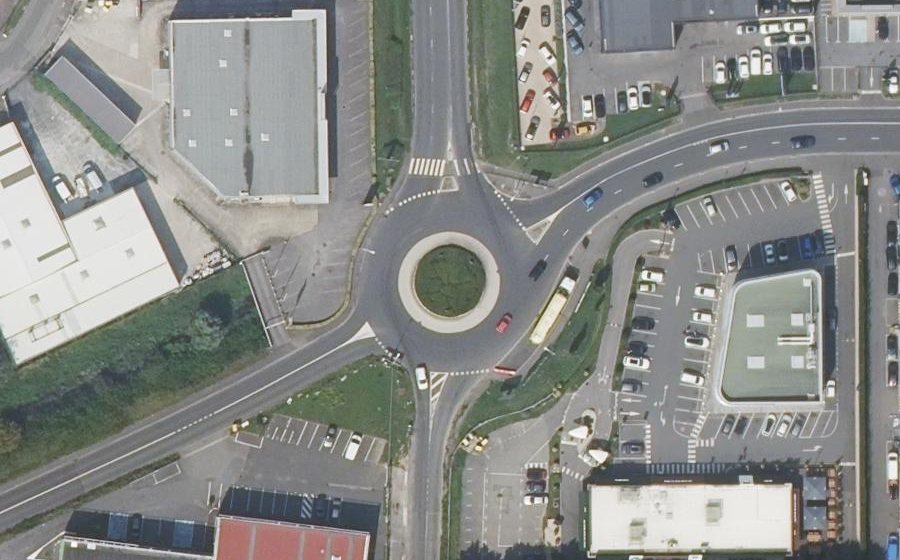 Vue aérienne du Rond-point anonyme n°118721707