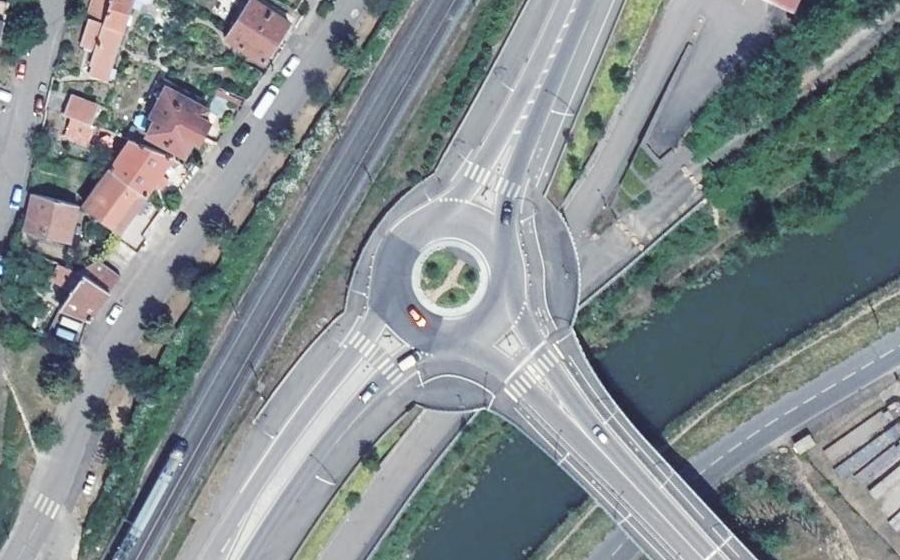 Vue aérienne du Rond-point anonyme n°118727604