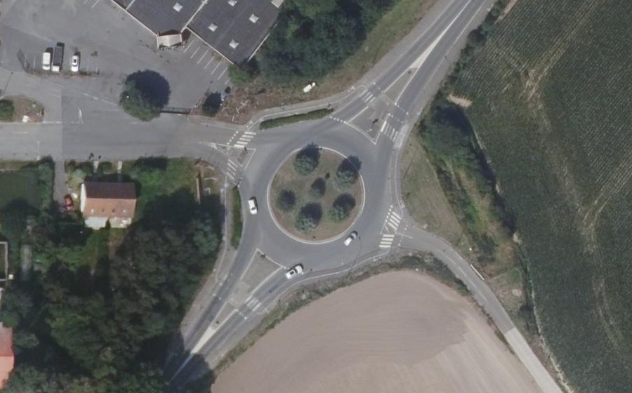 Vue aérienne du Rond-point anonyme n°118729081