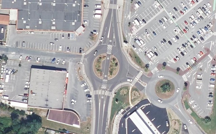 Vue aérienne du Rond-point anonyme n°118751092