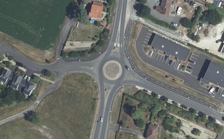 Vue aérienne du Rond-point anonyme n°118758024