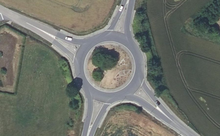 Vue aérienne du Rond-point anonyme n°118758974